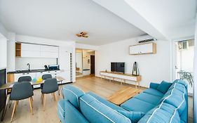 Panorama Views - Spacious Central Apartment